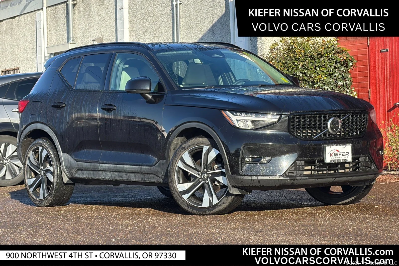 2023 Volvo XC40 B5 Plus Dark AWD's photo