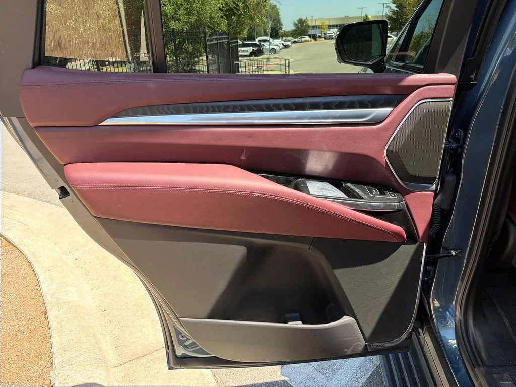2026 Cadillac Escalade Sport - Photo 32