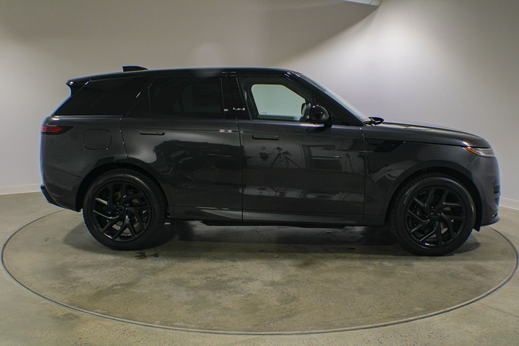New 2026 Carpathian Grey Land Rover Dynamic SE image 7