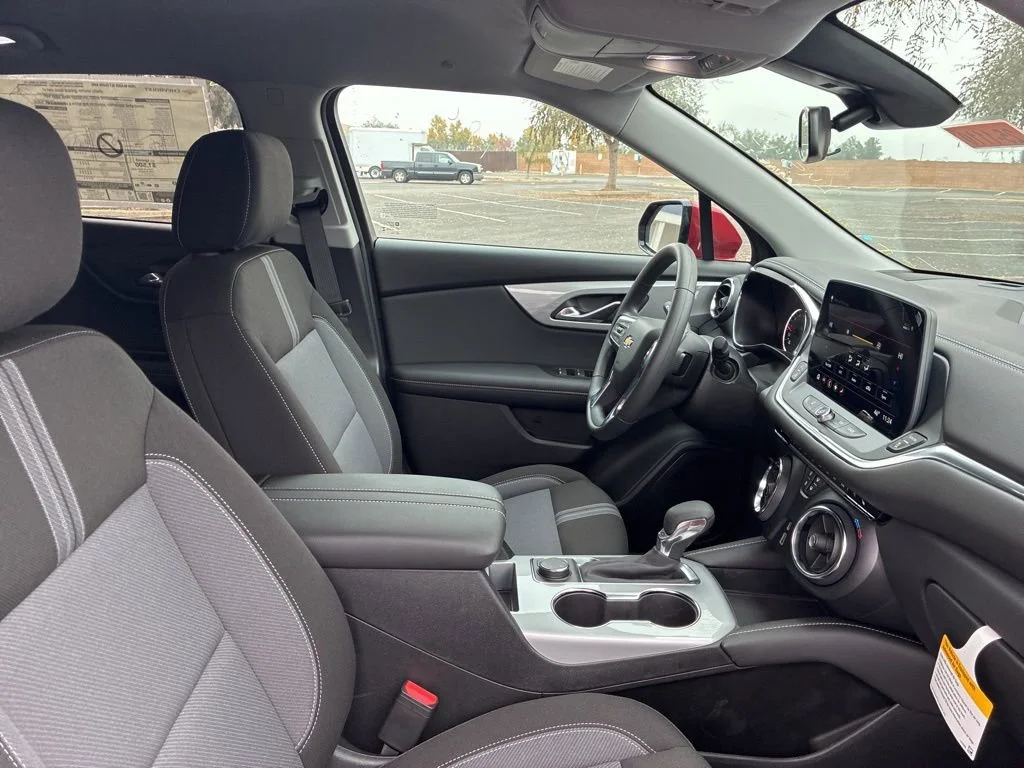 2025 Chevrolet Blazer 2LT - Photo 29