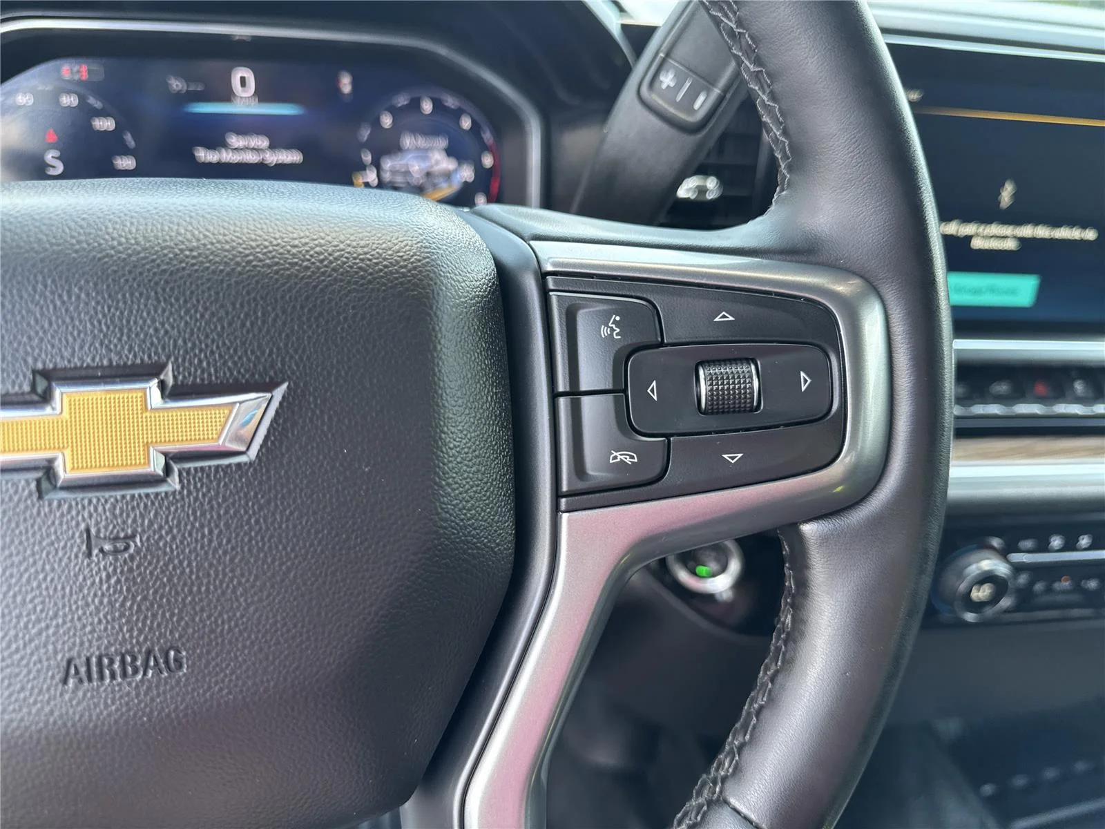 Used 2025 Summit White Chevrolet LT image 23