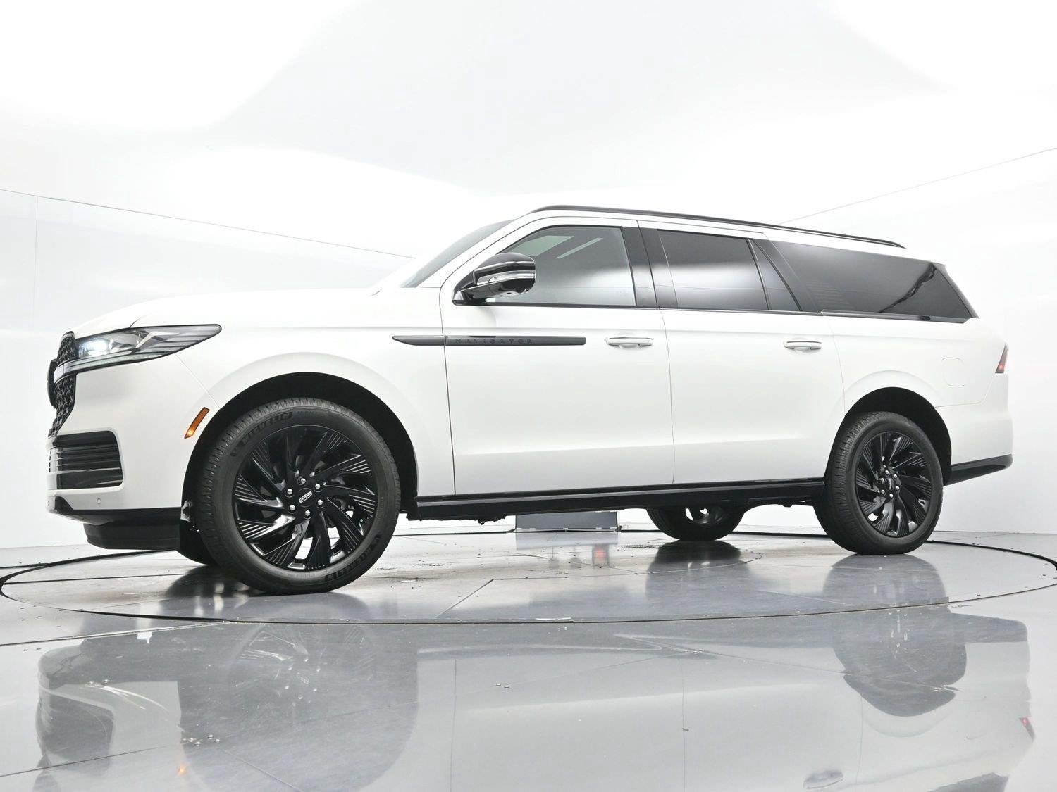 Used 2026 Pristine White Metallic Tri-coat Lincoln Reserve image 49