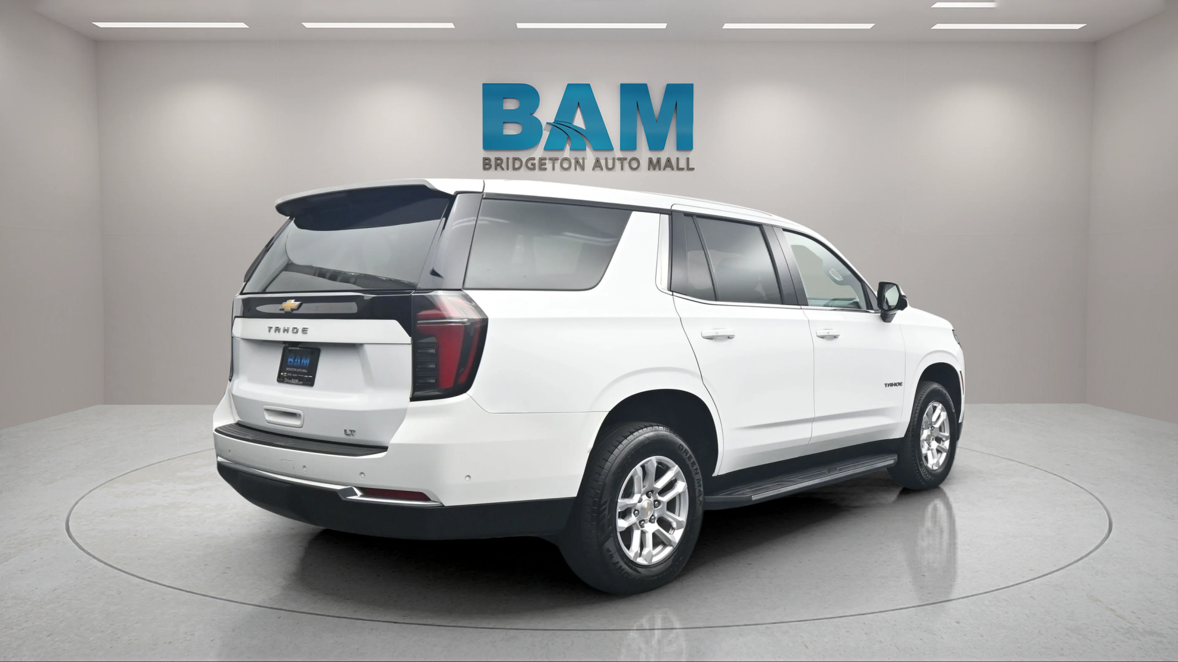 Used 2025 Summit White Chevrolet LT image 6