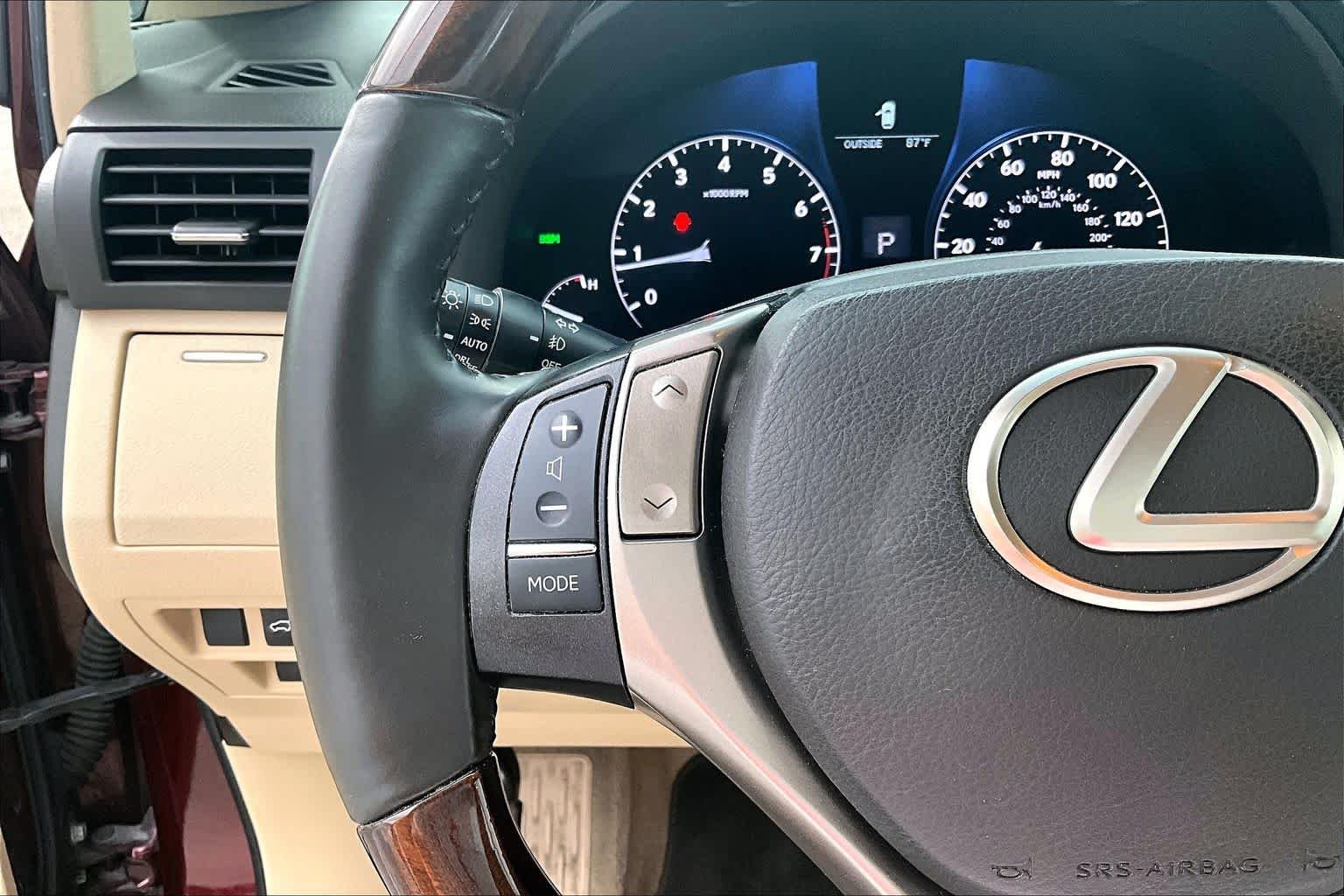Used 2015 Claret Mica Lexus  image 24