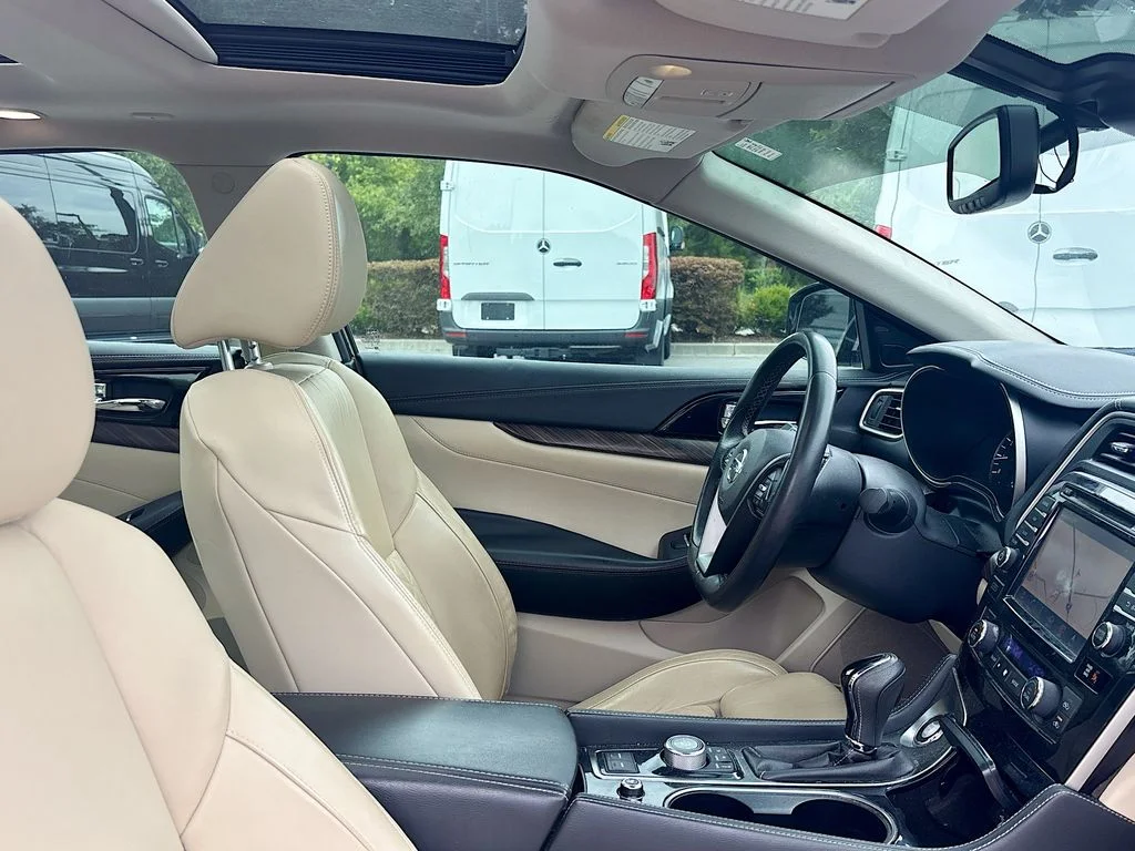 Used 2016 Black Nissan Platinum image 19