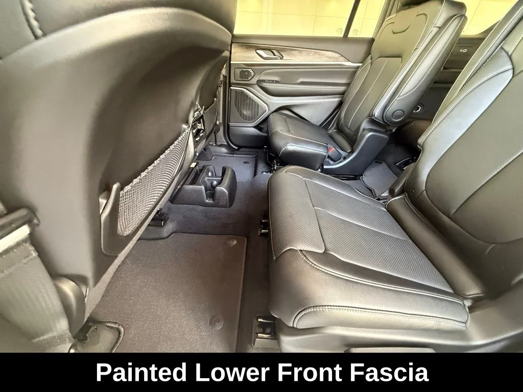 New 2026 Bright White Clear-Coat Exterior Paint Jeep Limited Reserve image 28