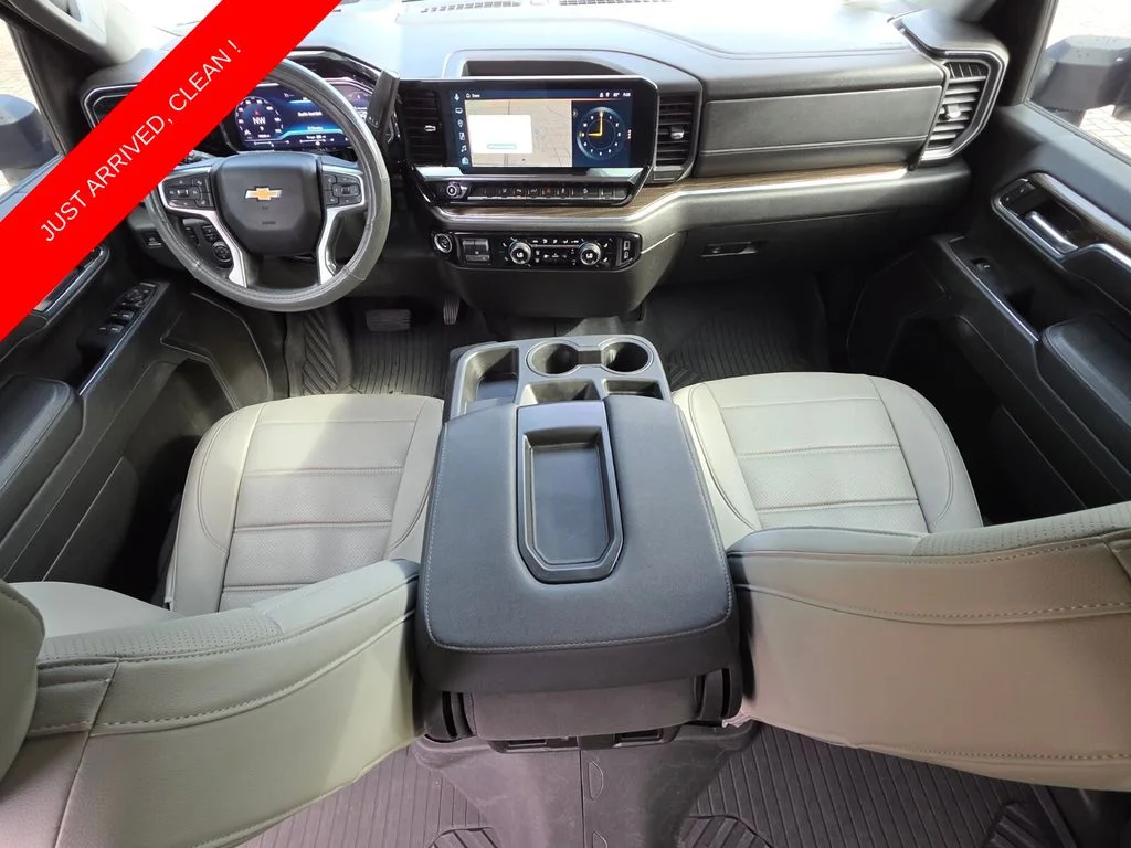 Used 2024 Gray Chevrolet LT image 4