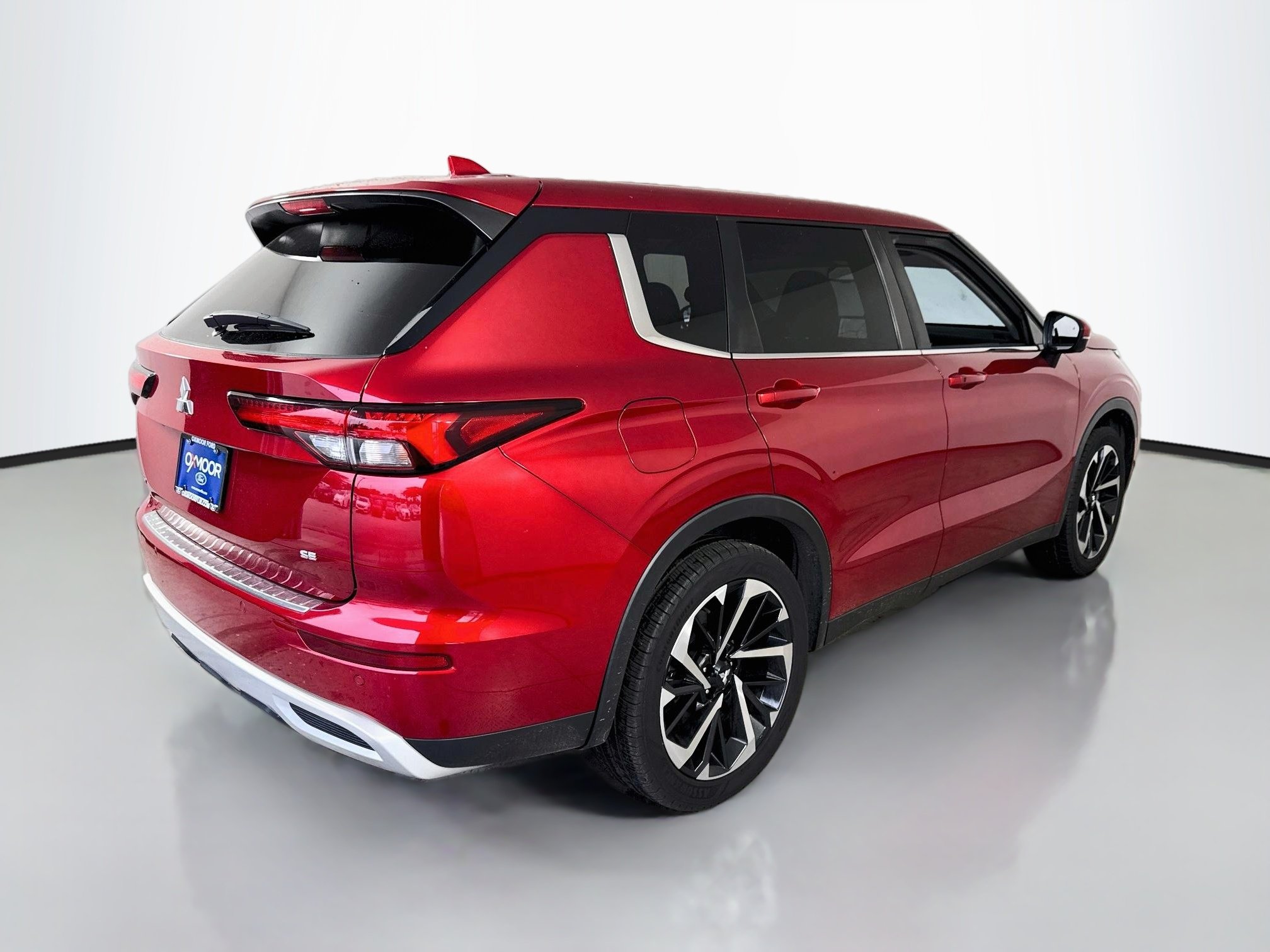 Used 2023 Red Diamond Mitsubishi SE image 7