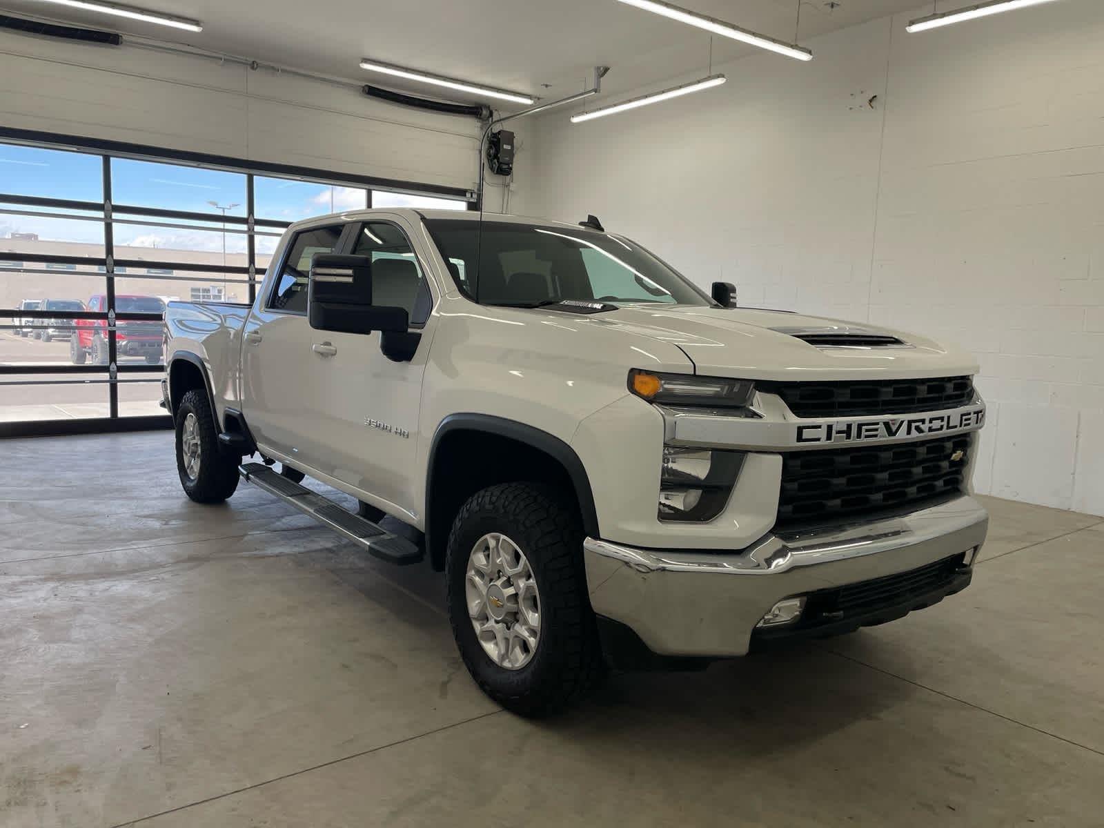 Used 2022 Summit White Chevrolet LT image 5