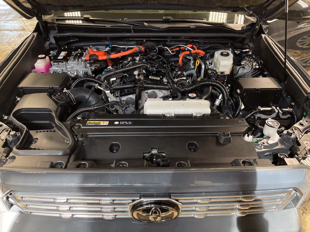 Certified Used 2025  Toyota Limited image 9