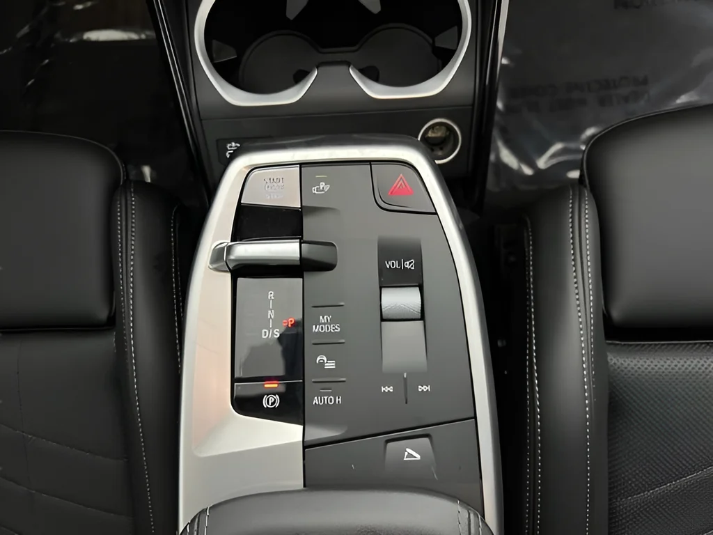 Used 2025 Alpine White BMW xDrive28i image 10