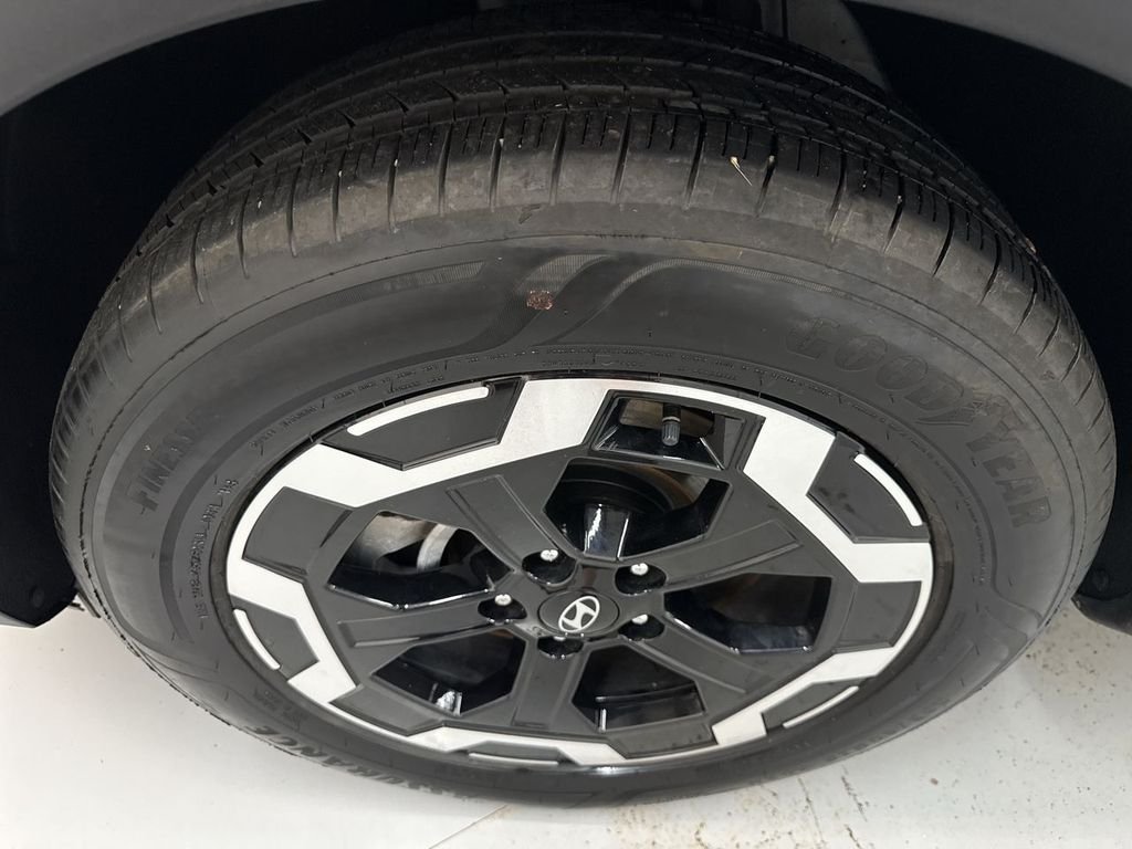 Used 2026 White Hyundai SEL image 10