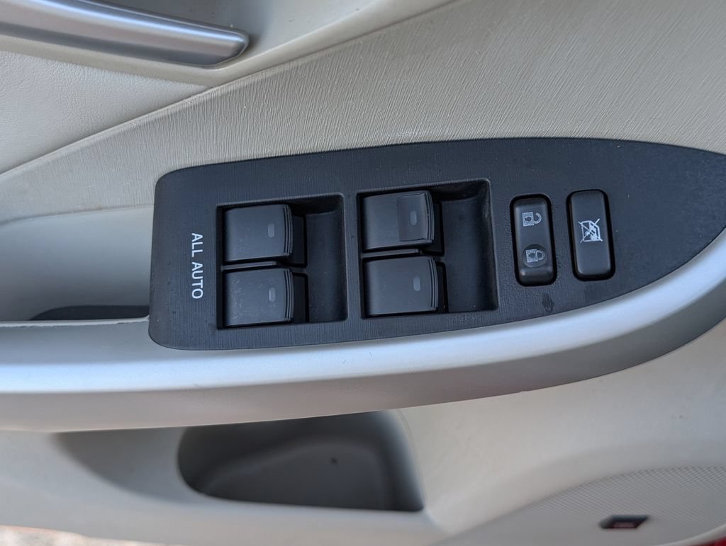 Used 2015  Toyota Four image 15