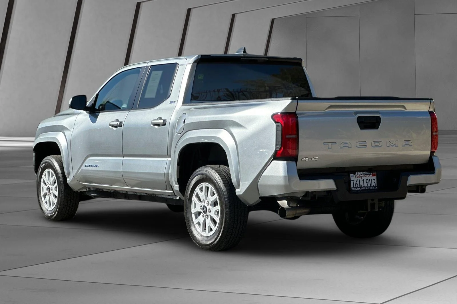 2025 Toyota Tacoma SR5 - Photo 11