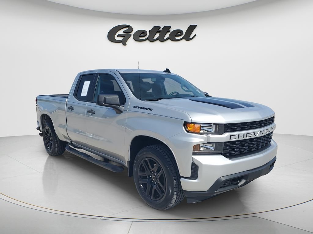 Used 2022 Silver Chevrolet Custom image 3