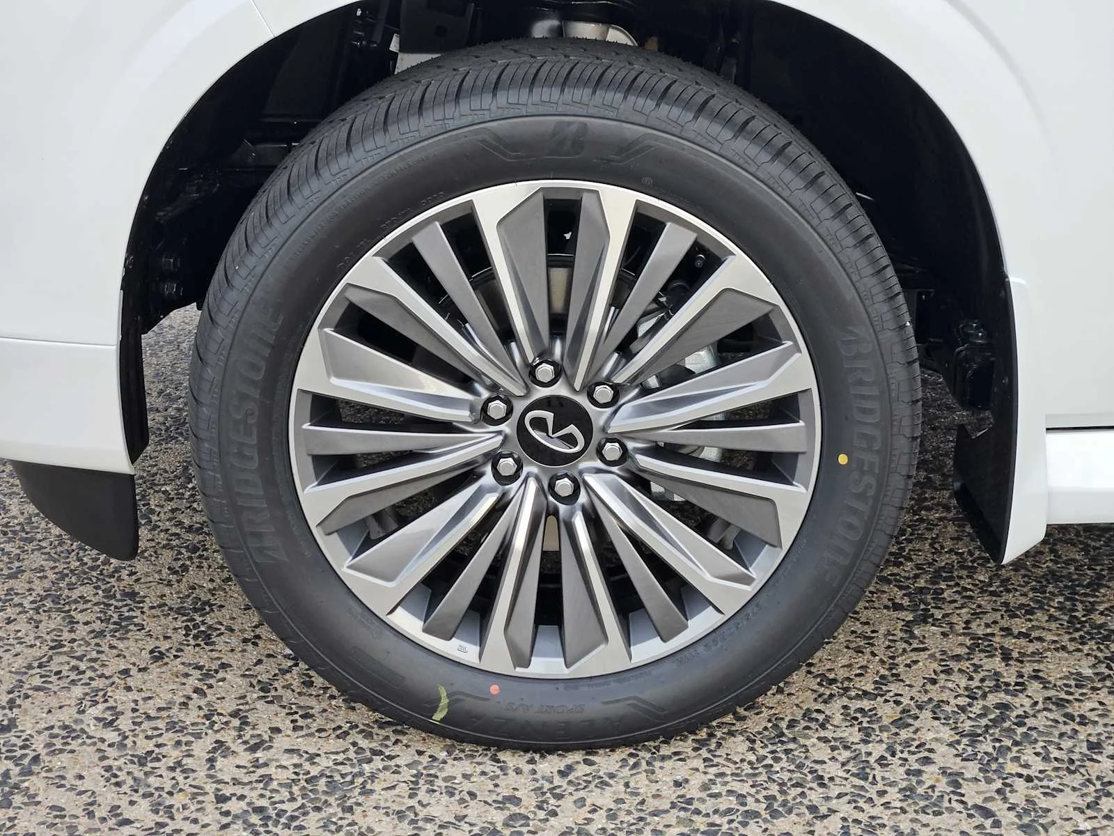 New 2026 RADIANT WHITE INFINITI Luxe 2WD image 7
