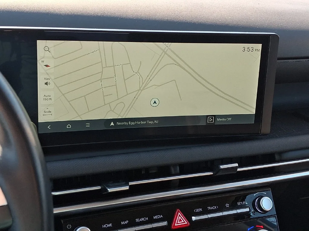 Used 2025 White Pearl Hyundai SEL Convenience image 18