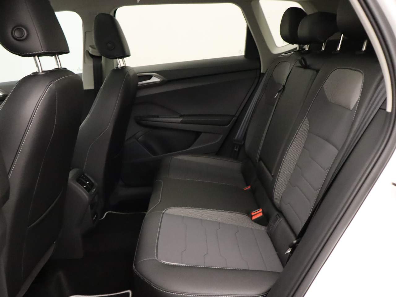 New 2026 Pure White w Volkswagen SE Black image 15