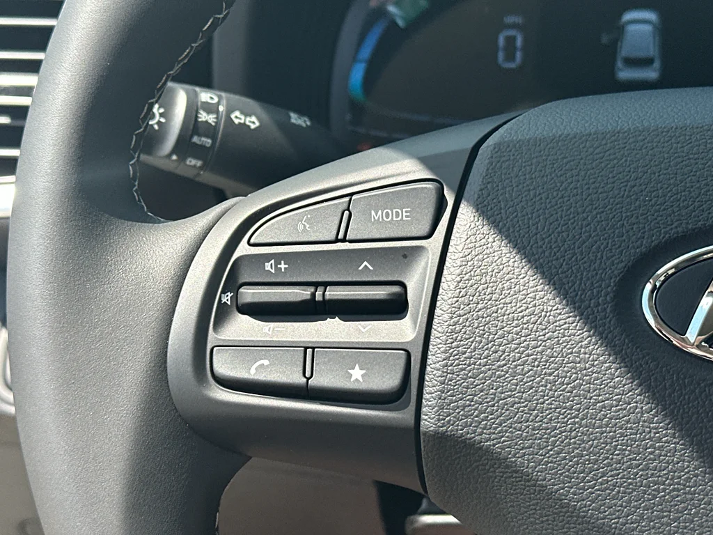 New 2026 Shimmering Silver Hyundai SEL image 14