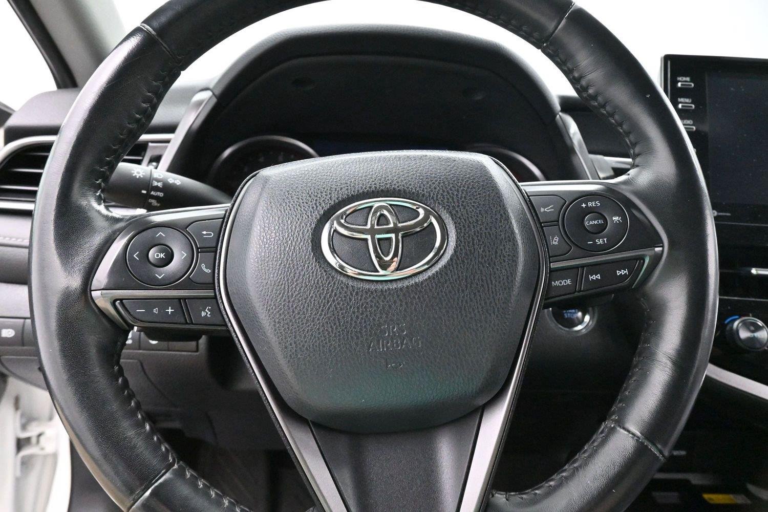 Used 2022 Wind Chill Pearl Toyota XSE image 16