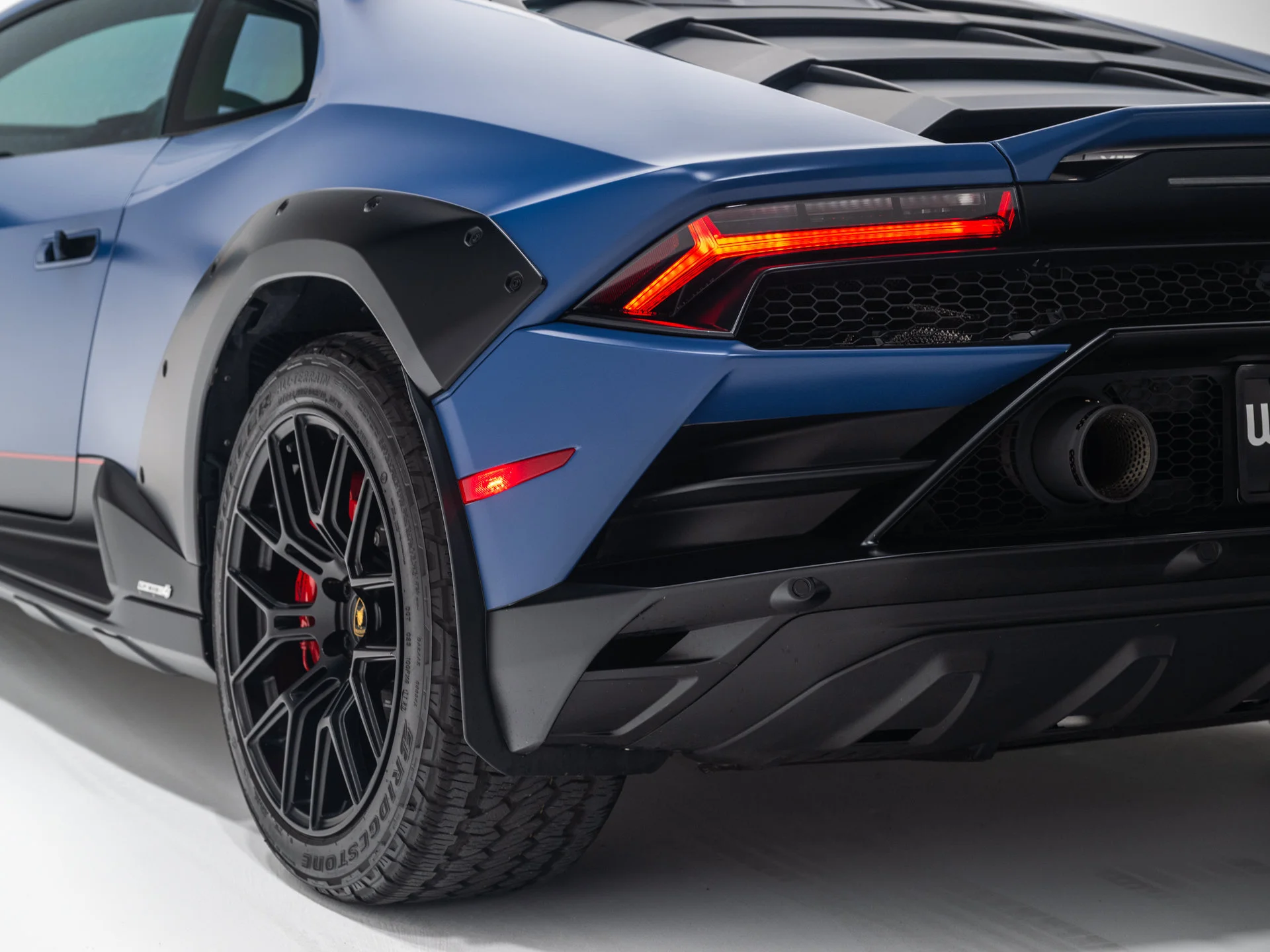 Used 2023 Blu Grifo Matte Lamborghini  image 25