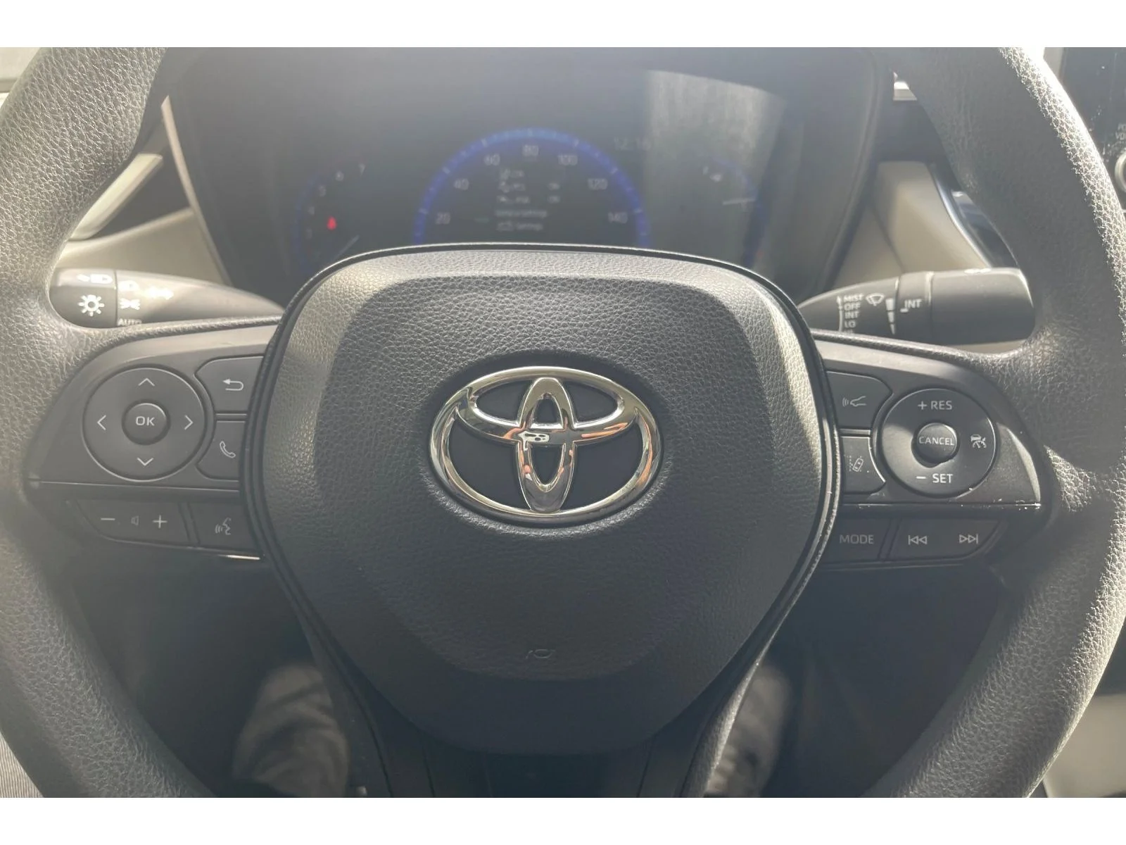 Used 2022 WHITE Toyota Hybrid LE image 31
