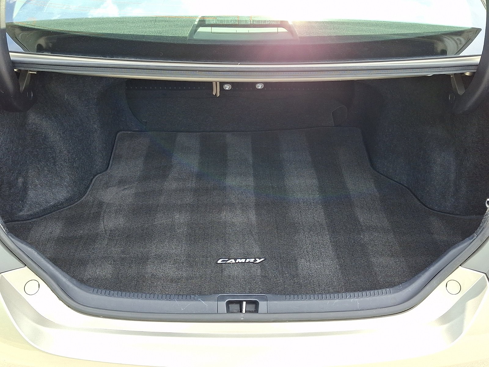 Used 2015 Creme Brulee Mica Toyota LE image 28