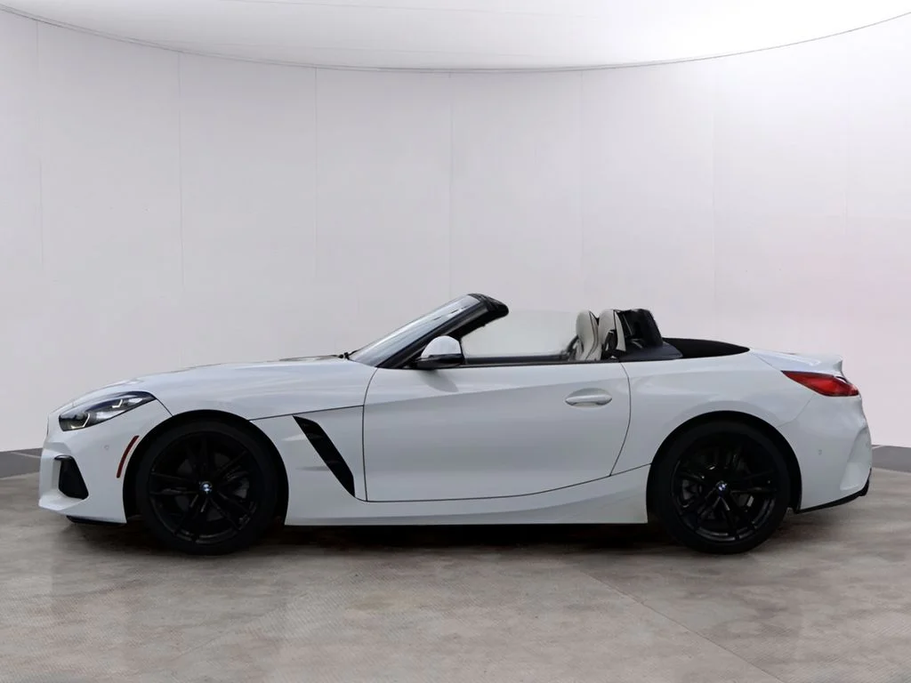 Used 2019 Alpine White BMW sDrive30i image 4