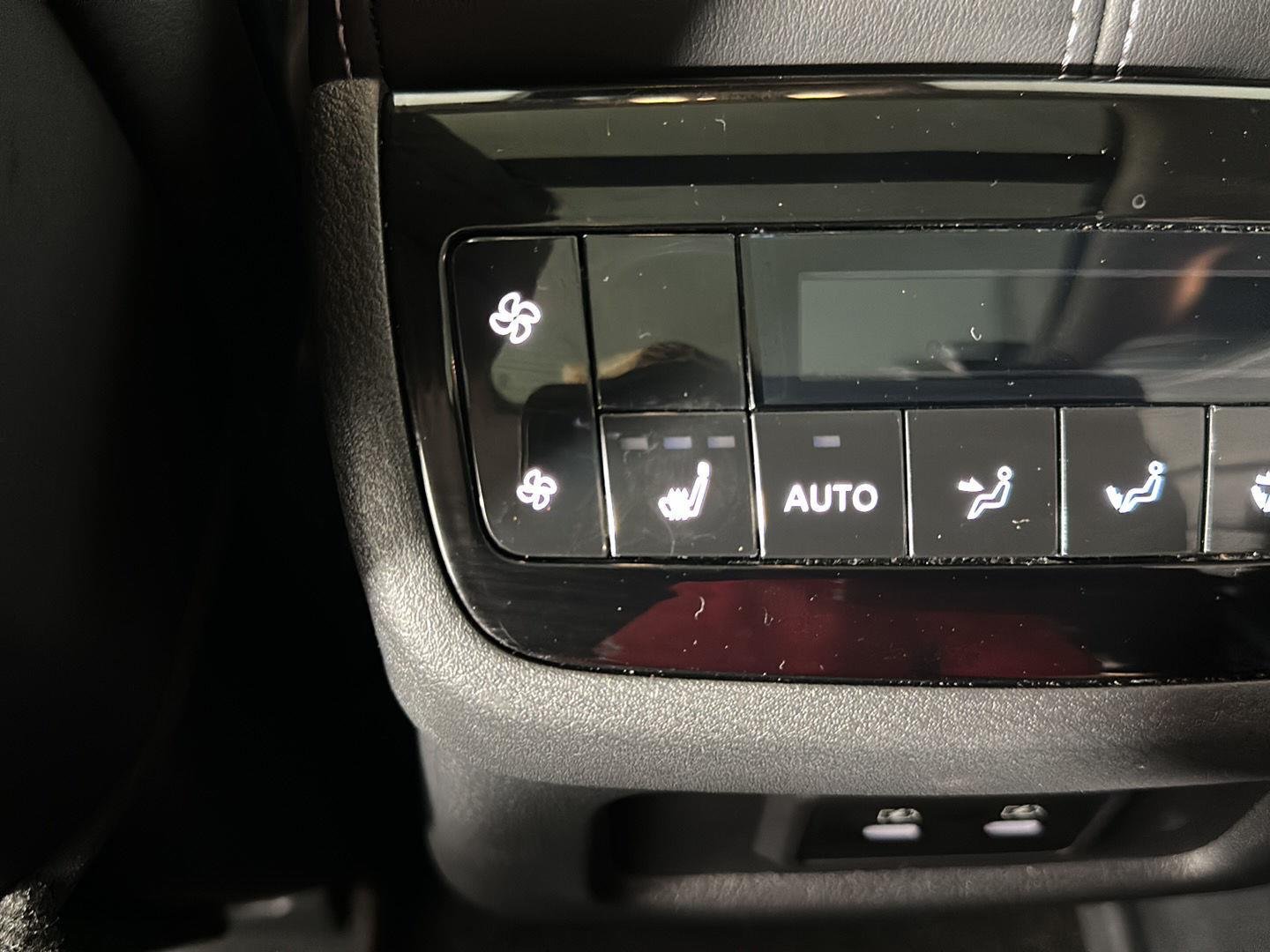 Used 2026 Radiant White INFINITI LUXE image 29