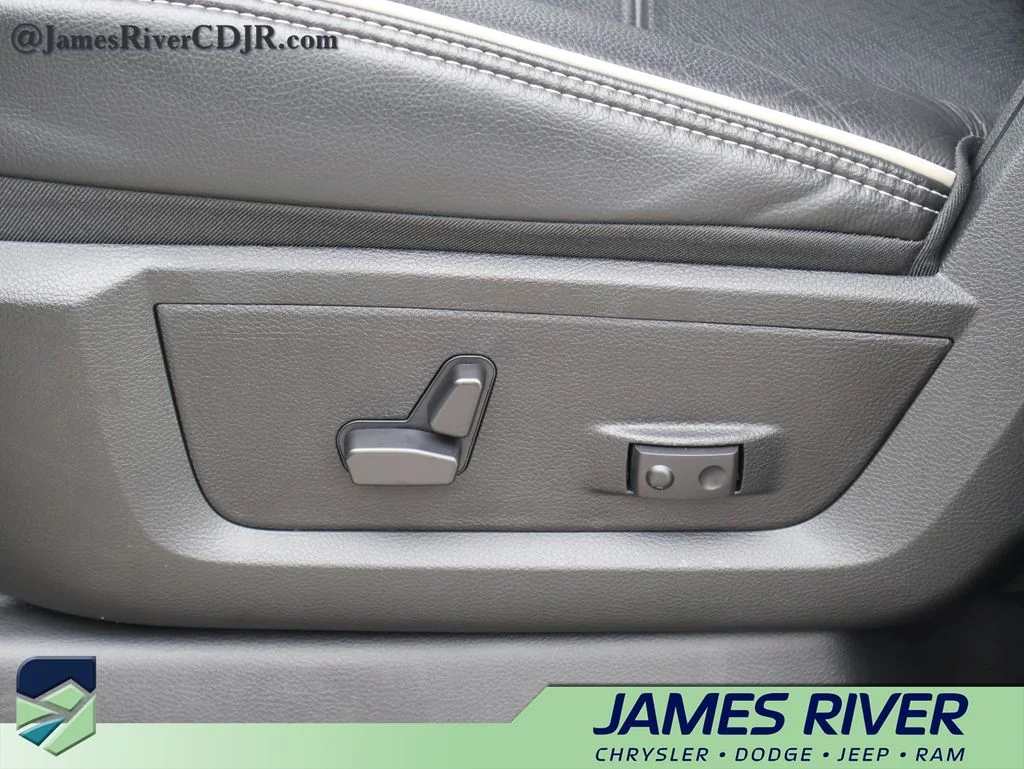 2025 RAM Ram 3500 Pickup Laramie - Photo 23