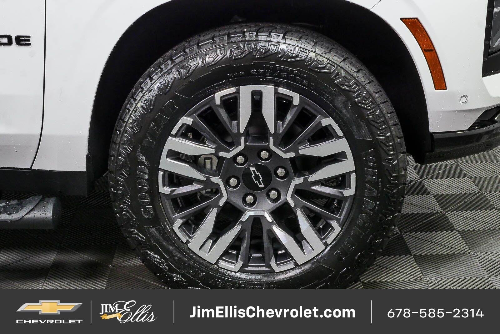 New 2026 Summit White Chevrolet Z71 image 42