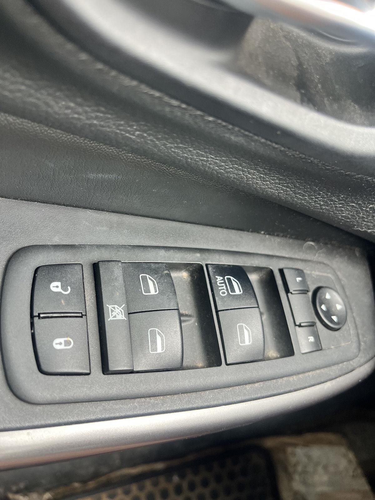 Used 2019 Velvet Red Pearlcoat Jeep Latitude image 21