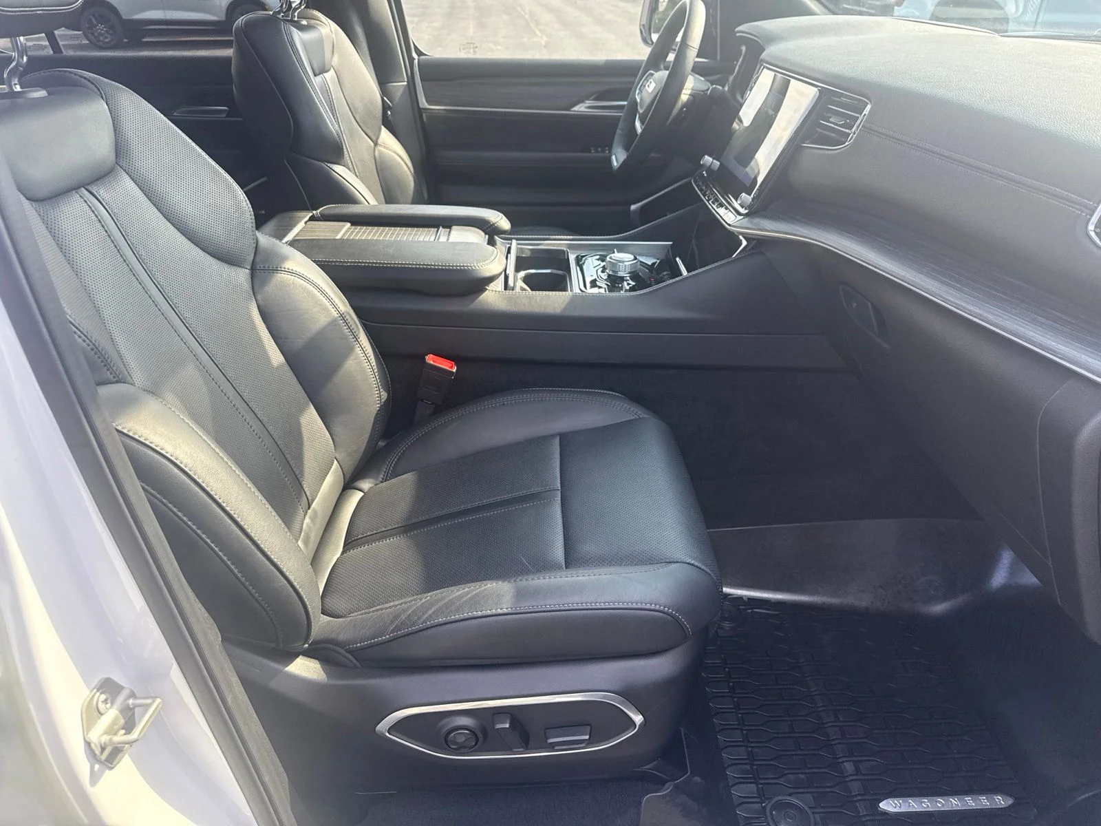Used 2023 White Jeep Series III image 23