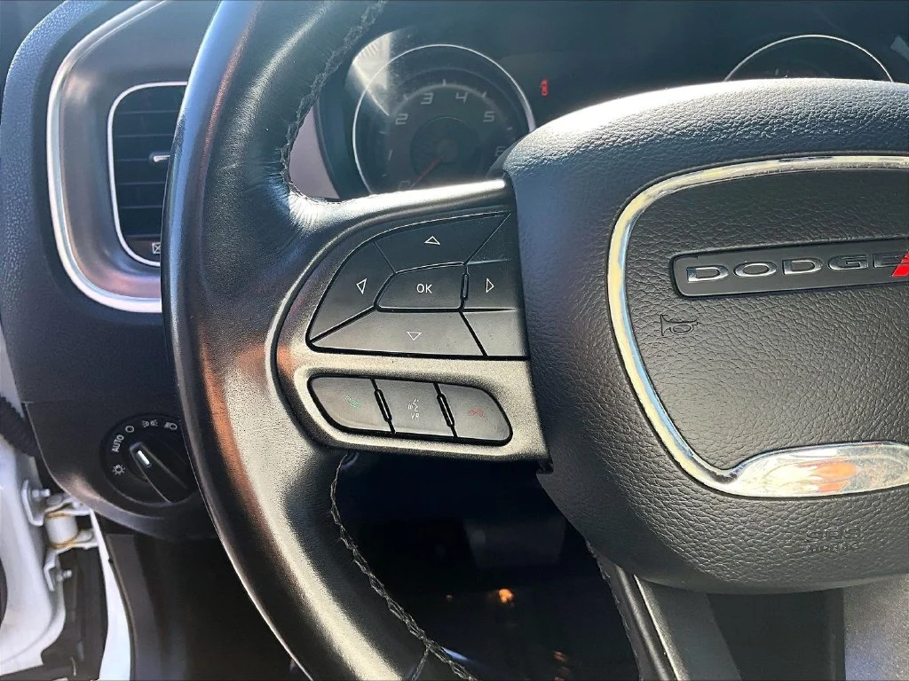 Used 2022 White Dodge SXT image 17