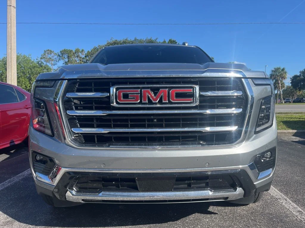 Used 2025 Silver GMC Elevation image 6