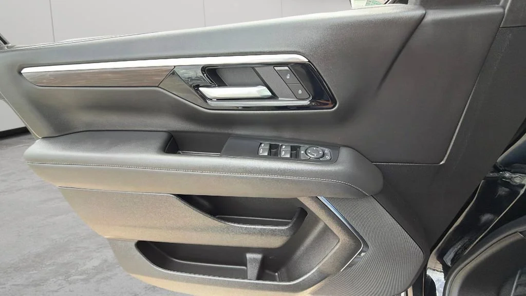 Used 2025 Black Chevrolet LS image 25