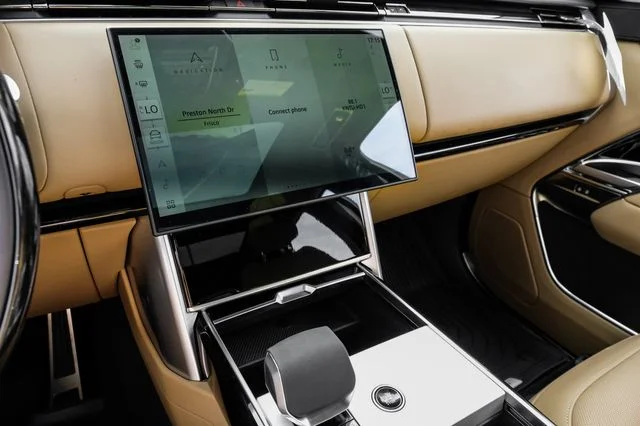 New 2026 Fuji White Land Rover SE image 31