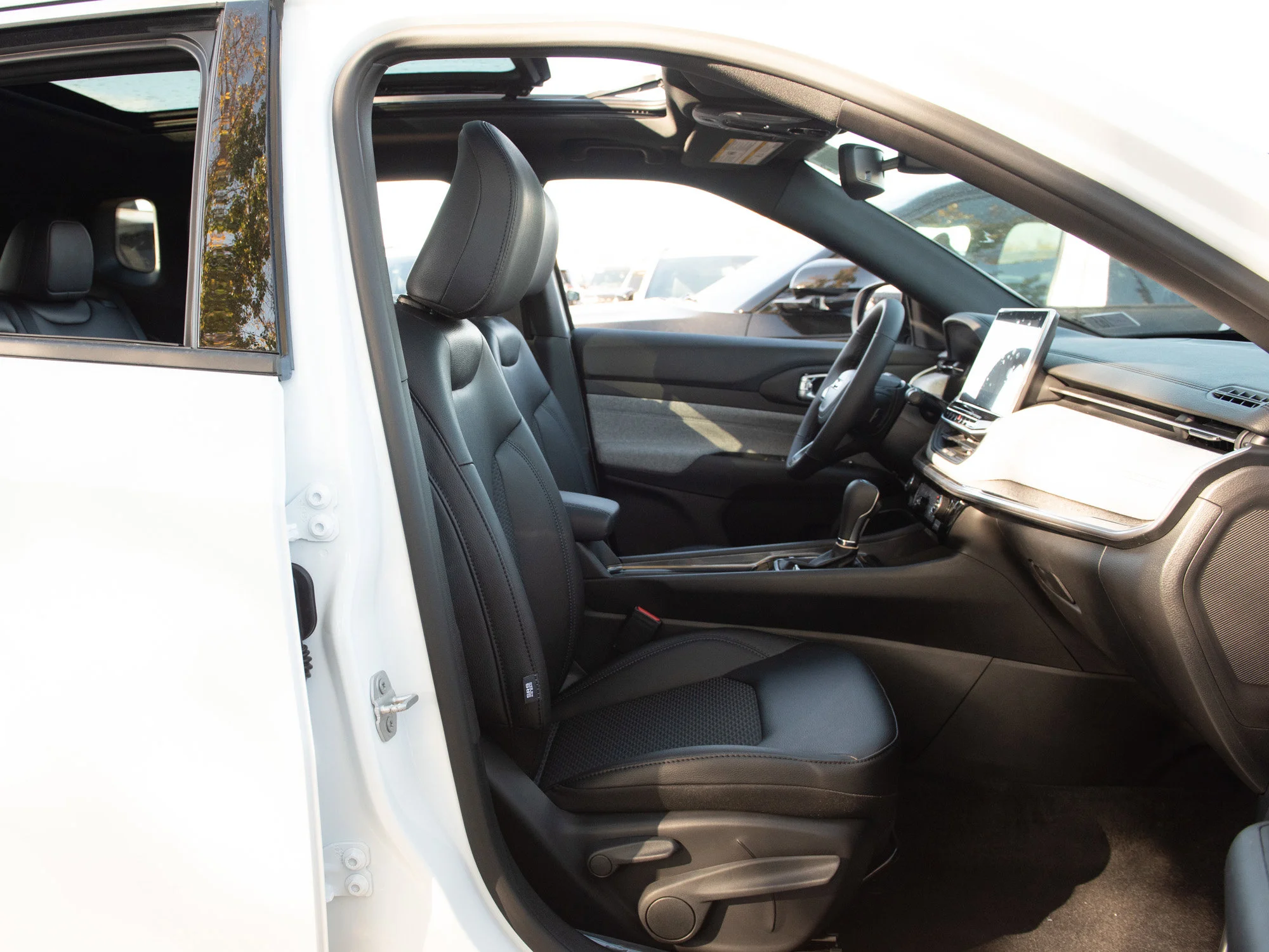 New 2026 White Jeep North* 4x4, Pano Sunroof, Heated Seats/Wheel, Remote Start image 22