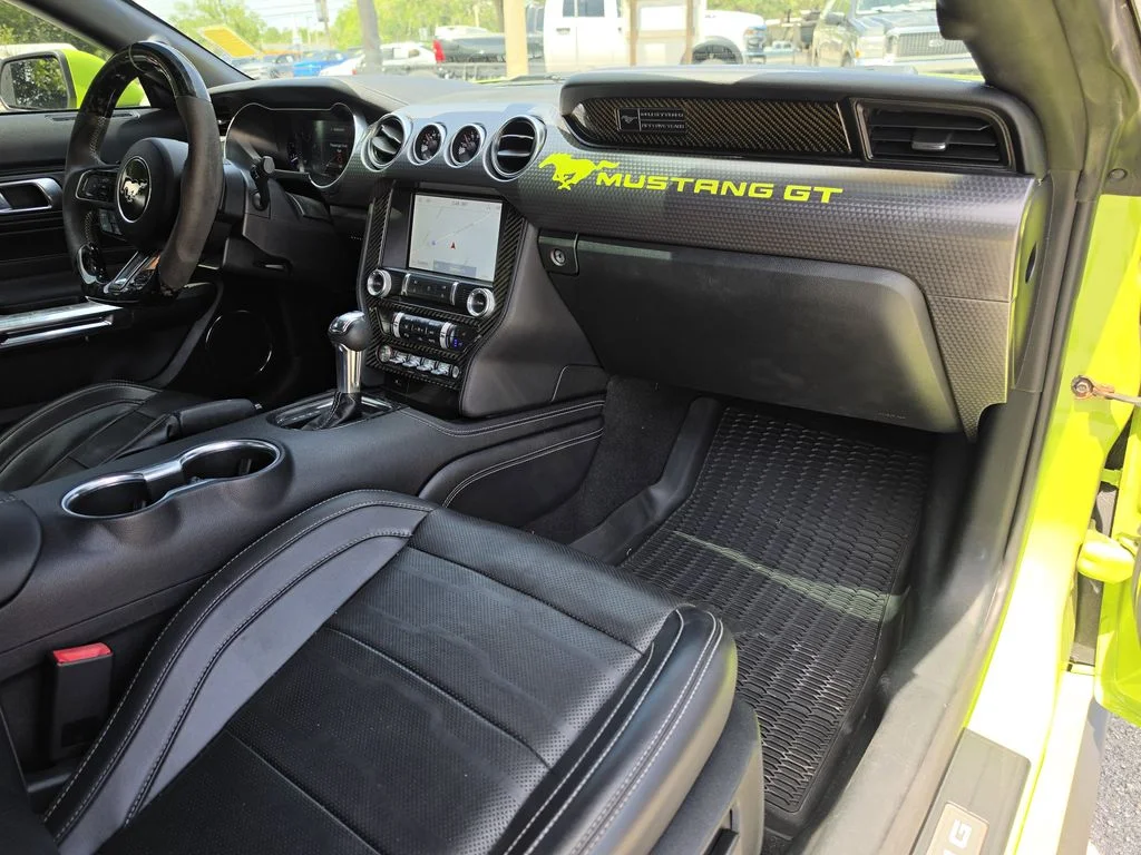 Used 2020  Ford GT Premium image 10