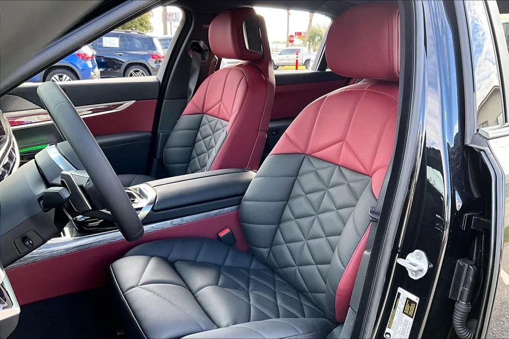 2026 BMW 7 Series 740i - Photo 8