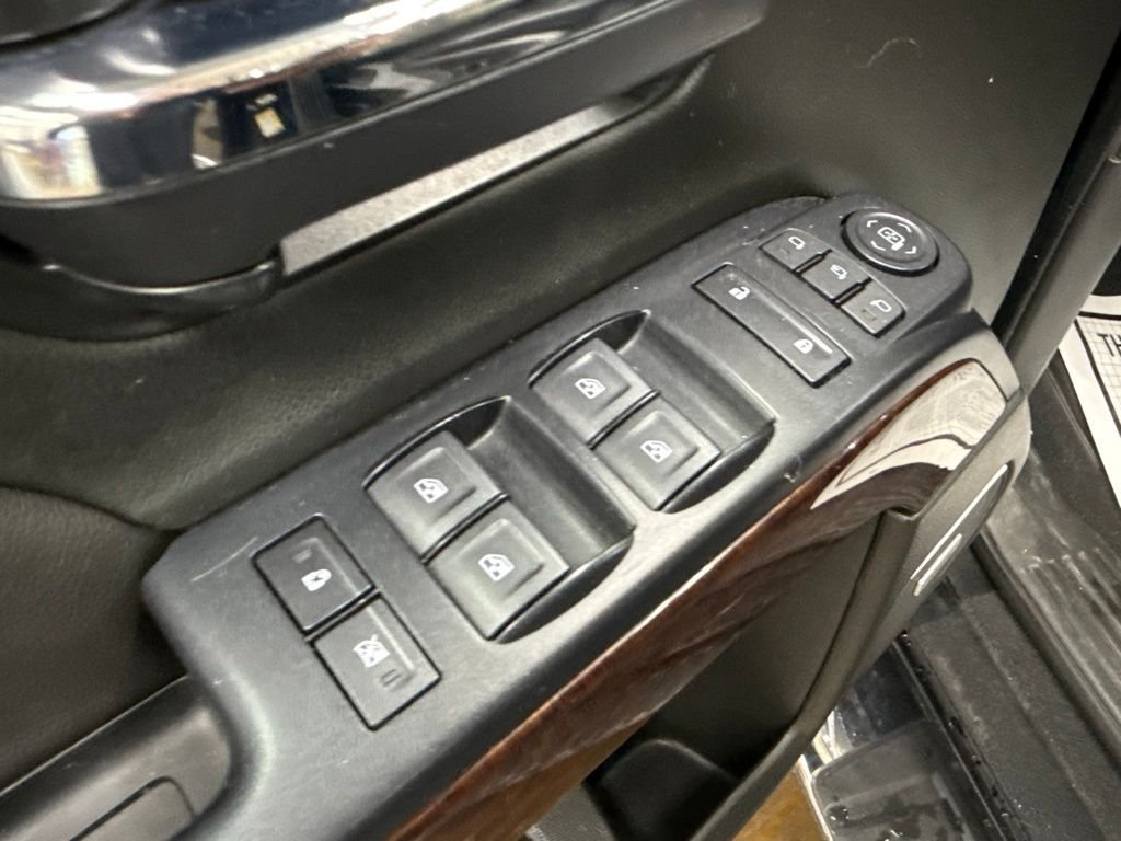 Used 2018 Black GMC SLT image 21