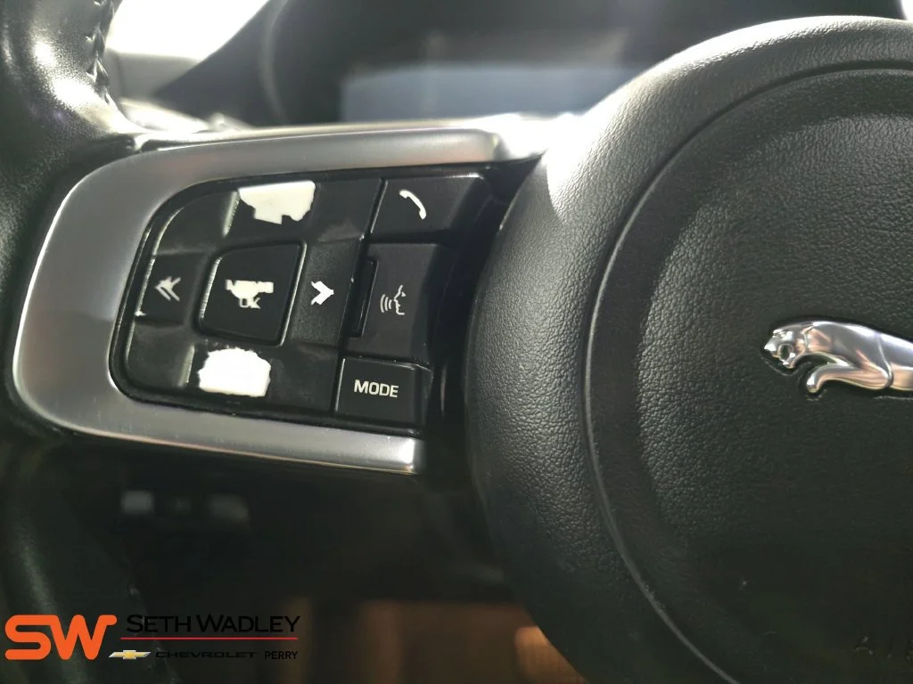 Used 2020 Silver Jaguar SE image 18