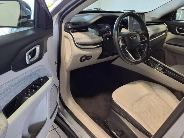 Used 2022 Billet Silver Metallic Jeep Latitude image 7