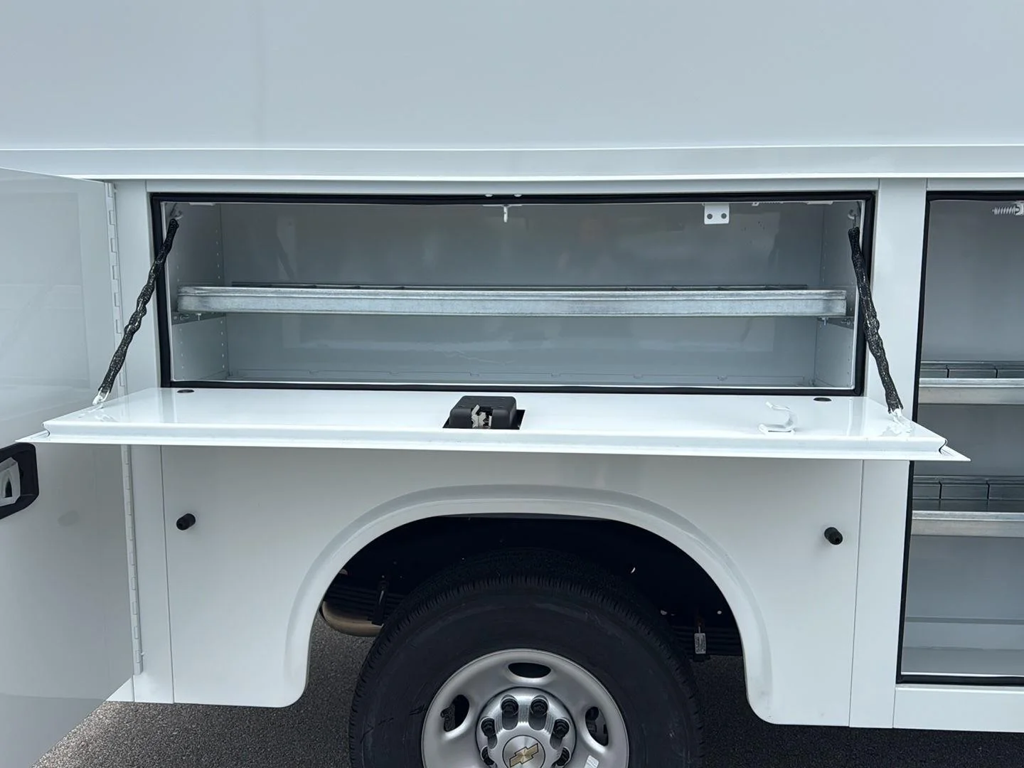 New 2026 Summit White Chevrolet 1WT image 10