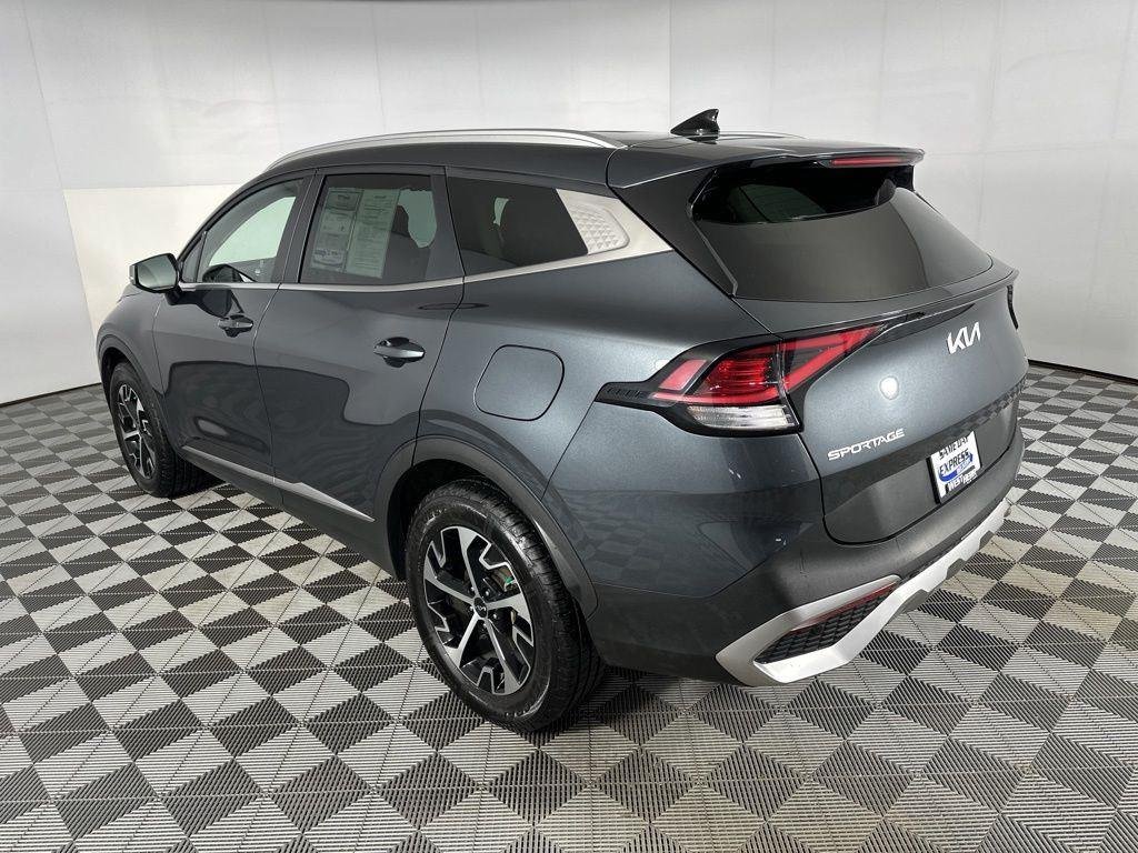 Used 2025 Gravity Gray Kia EX image 4