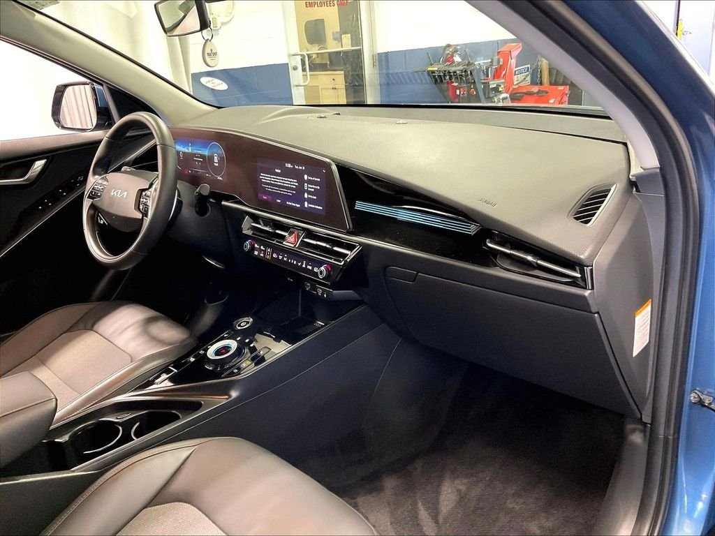Used 2024 Blue Kia Wind image 14