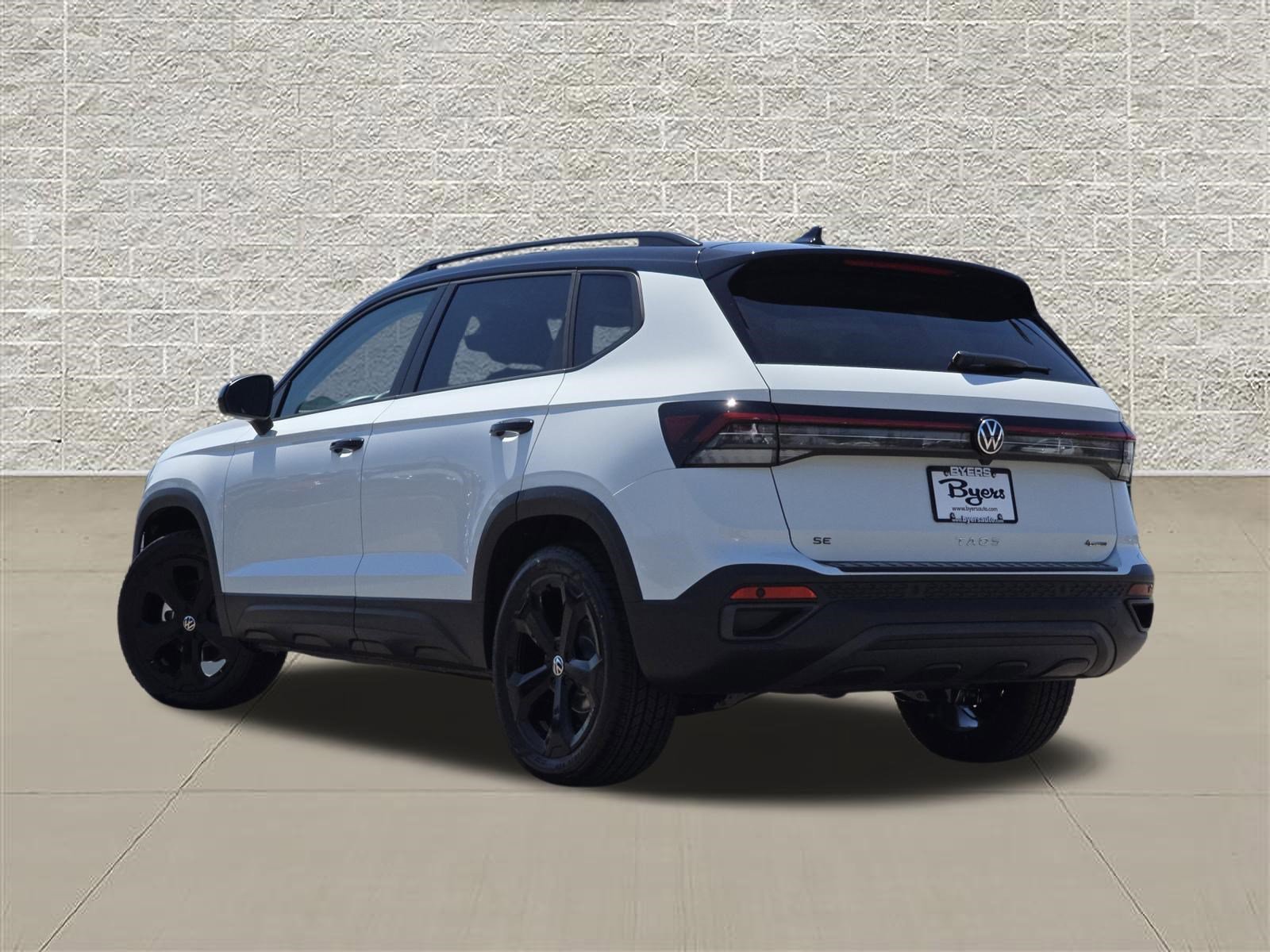 New 2026 Pure White w/Deep Black Roof Volkswagen SE Black image 5