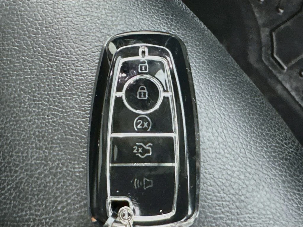 Used 2020 Black Metallic Ford Lariat image 38