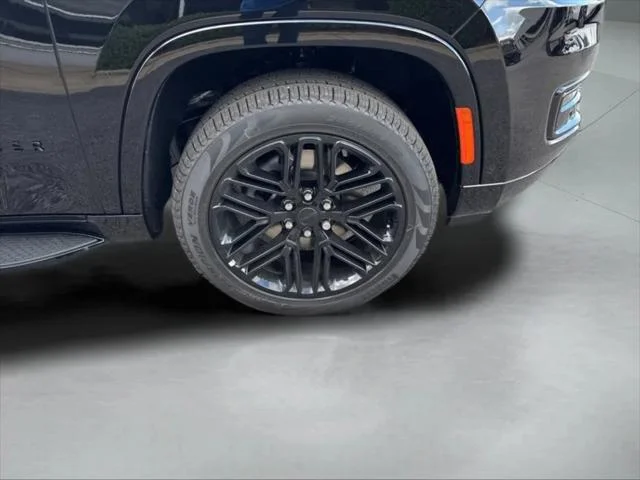 New 2025 Diamond Black Crystal Pearl-Coat Exterior Paint Jeep Series II image 26