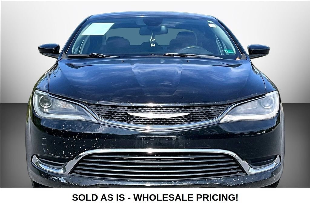 Used 2015  Chrysler Limited image 2